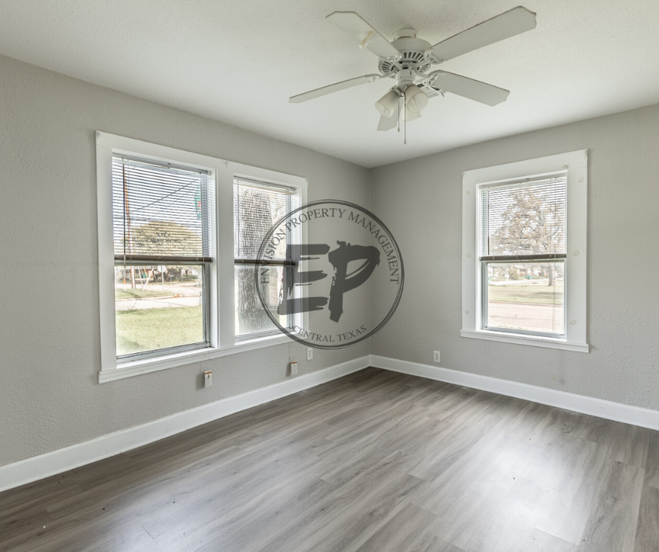 911 E Craven Ave #1 - Photo 7 of 18