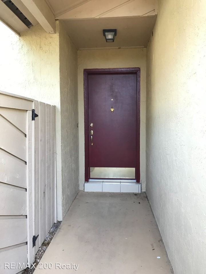 1491 Connors Ln - Photo 3 of 10