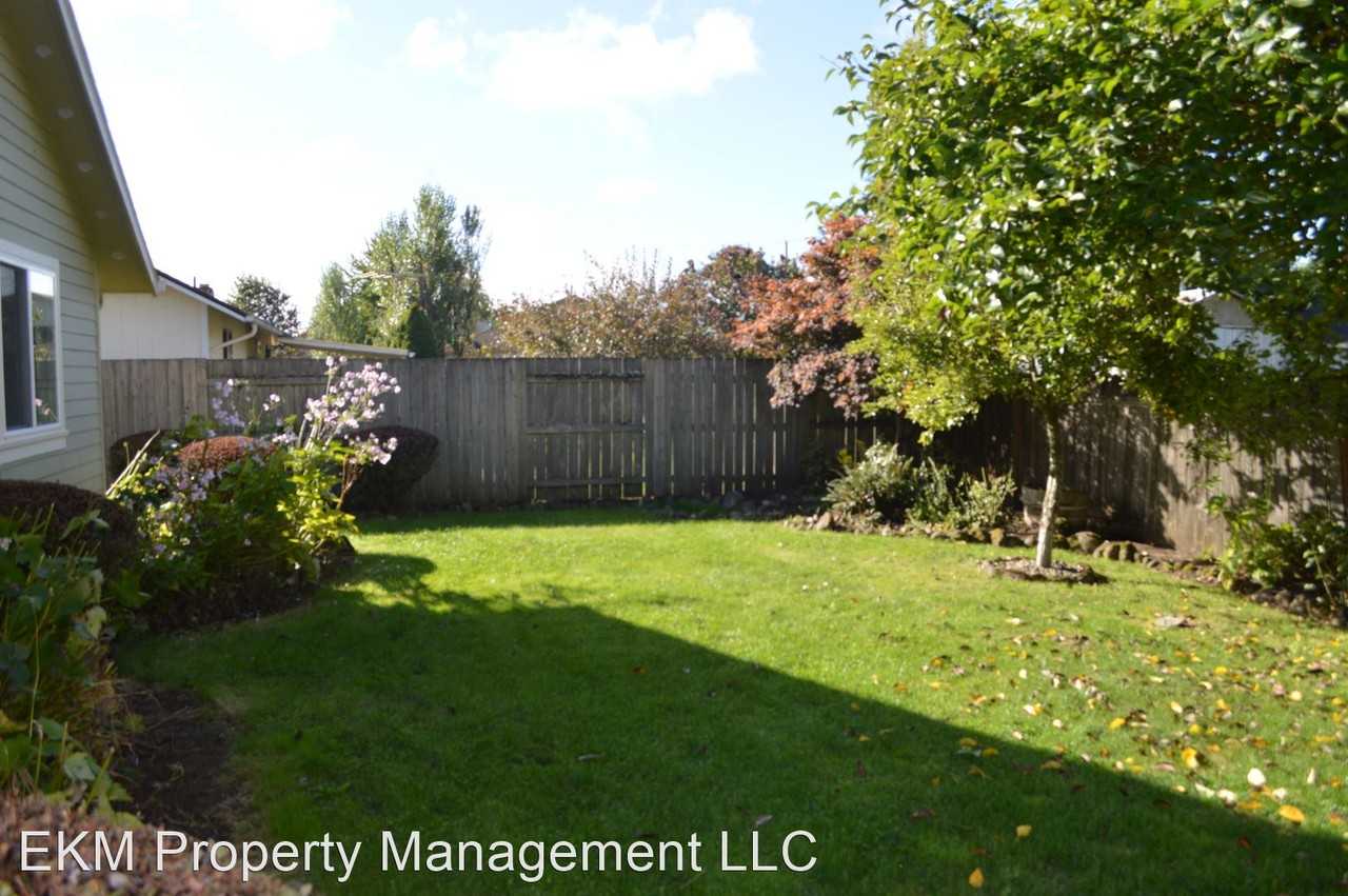 216 Ne 175th Ave - Photo 2 of 10