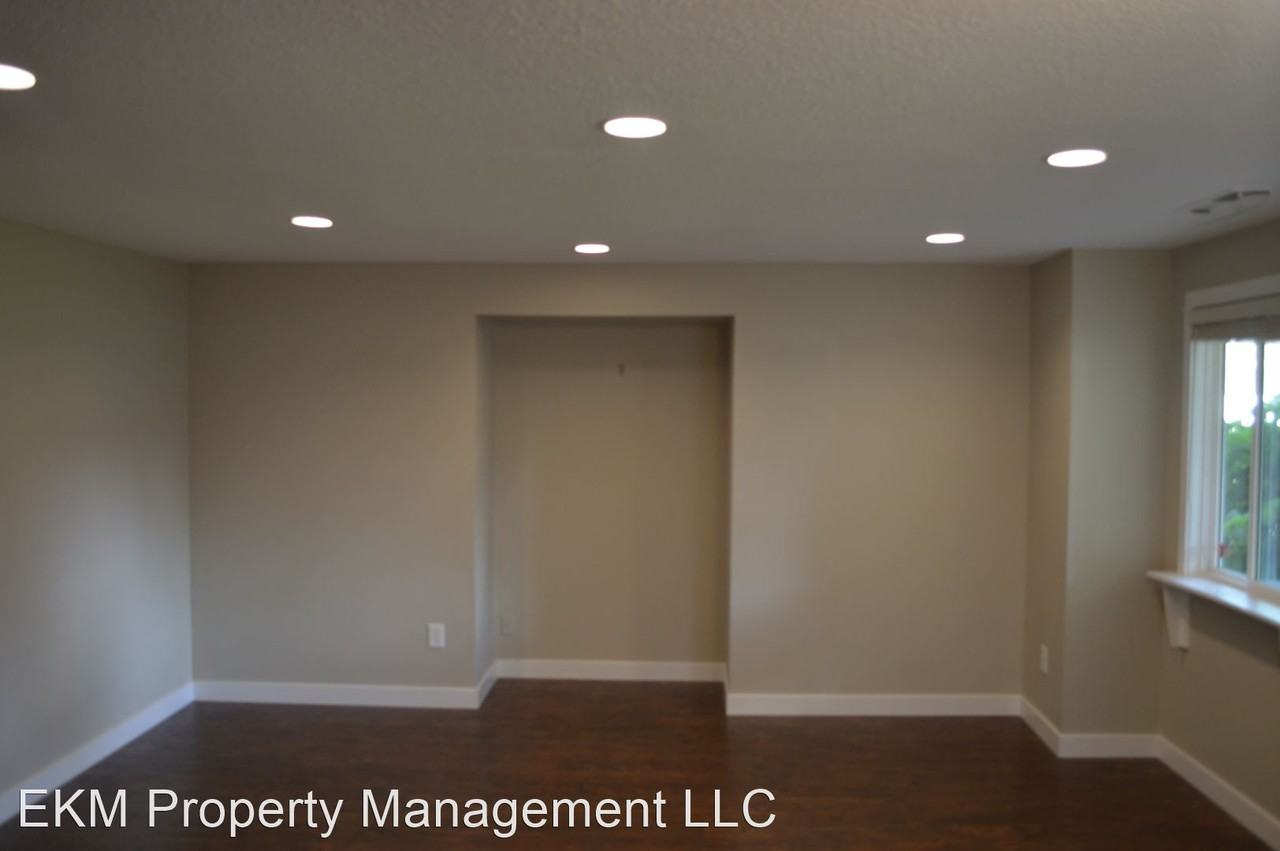 216 Ne 175th Ave - Photo 3 of 10