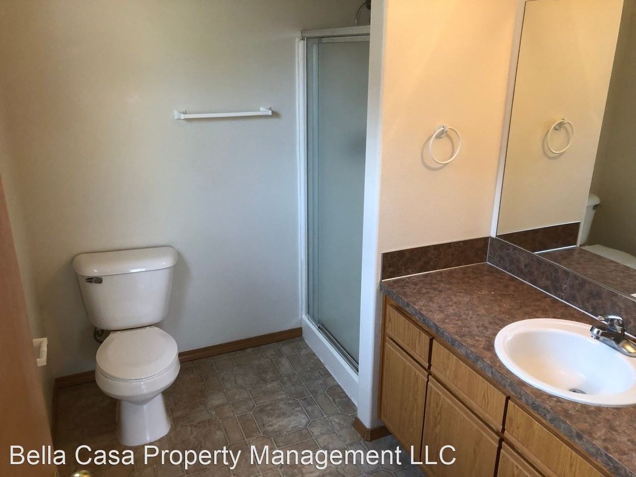 777 Se Meadows Loop - Photo 2 of 15