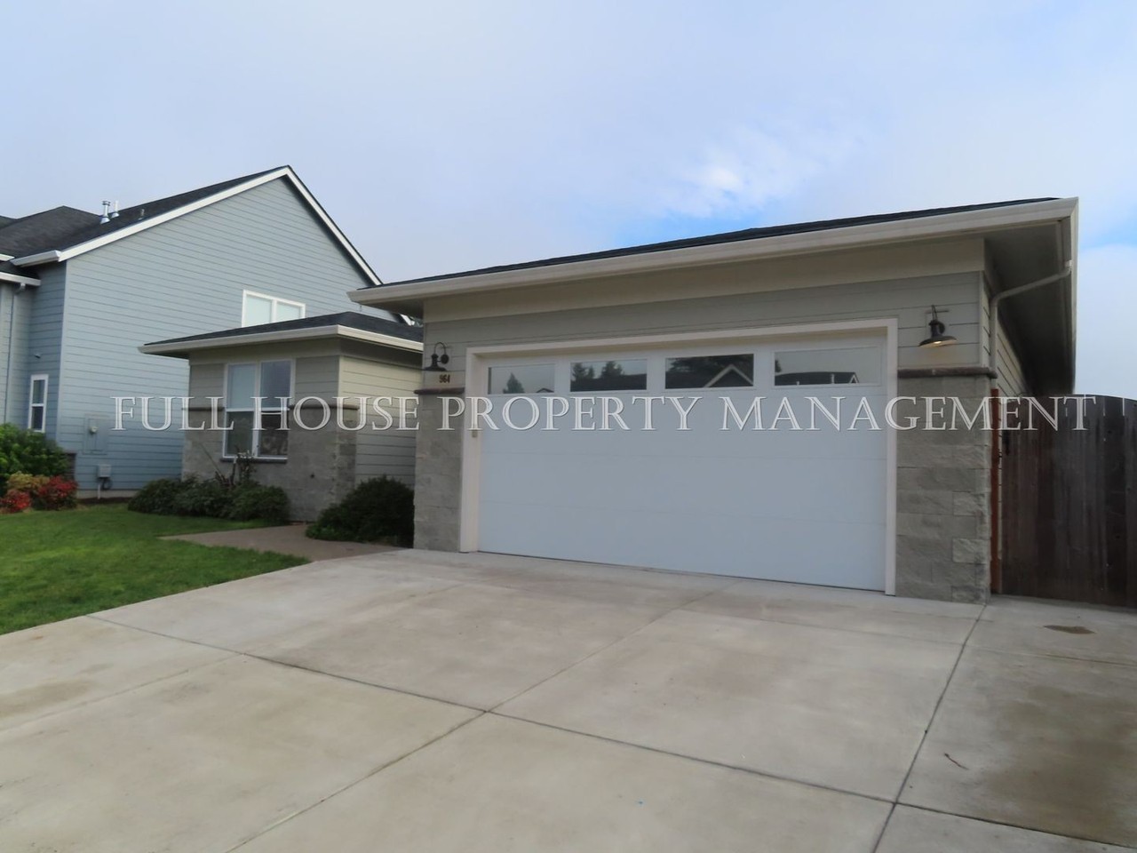 964 Unity Dr - Photo 2 of 32