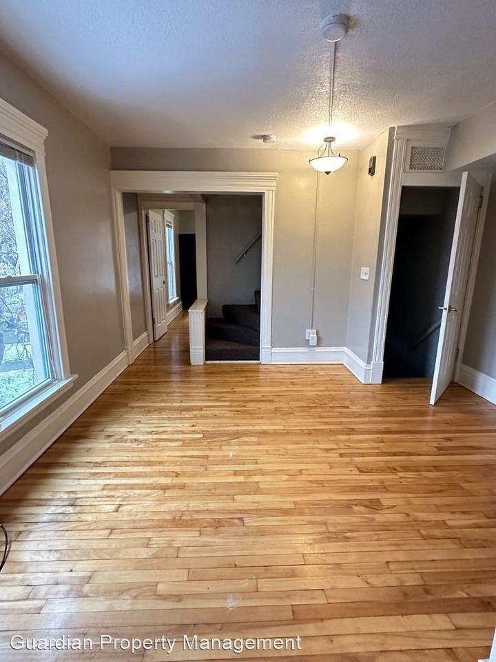 1108 Kenwood Pkwy - Photo 2 of 21