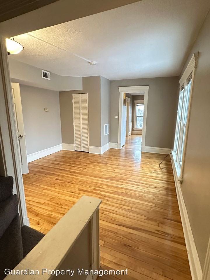 1108 Kenwood Pkwy - Photo 3 of 21