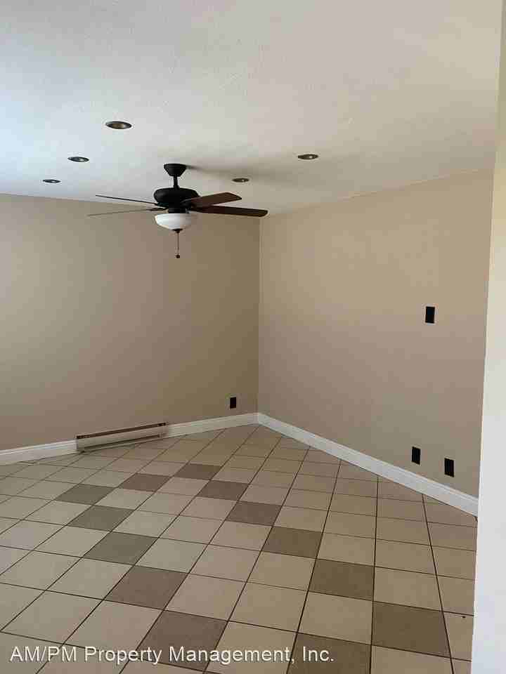 19891 Piccadilly Ln - Photo 3 of 22