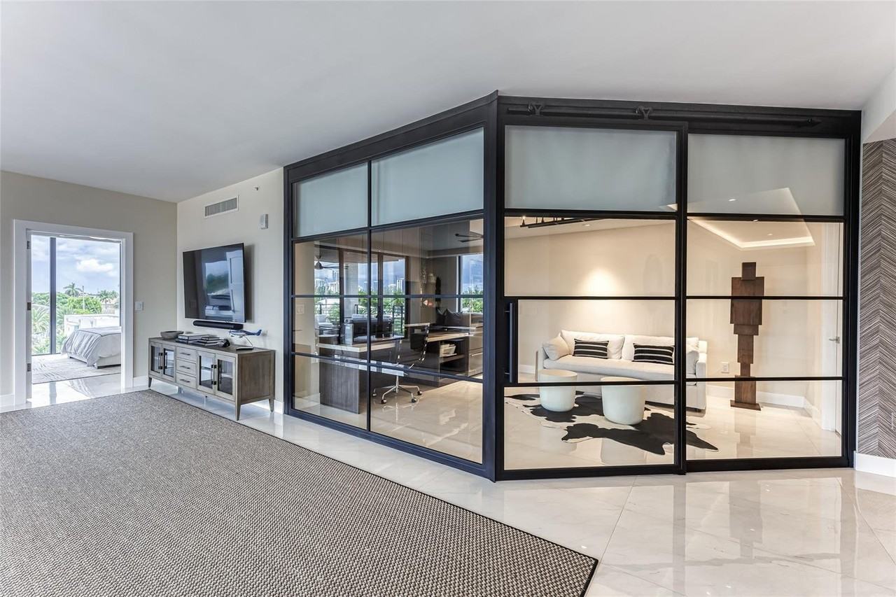 1507 Se 15th St - Photo 2 of 8