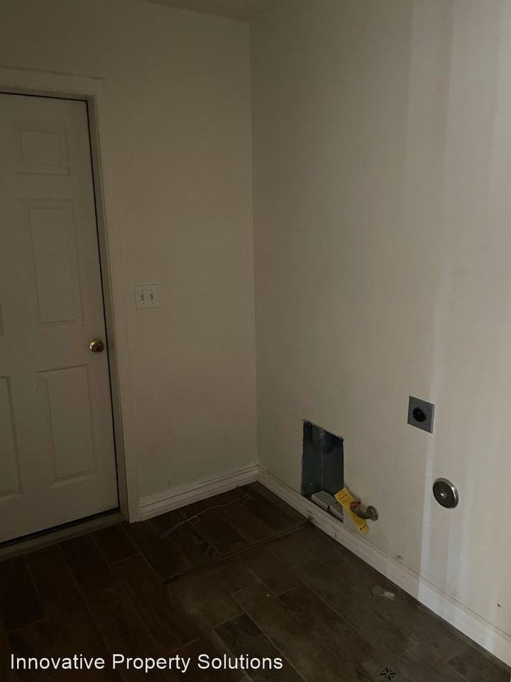 2454 E Saguaro Dr - Photo 2 of 13