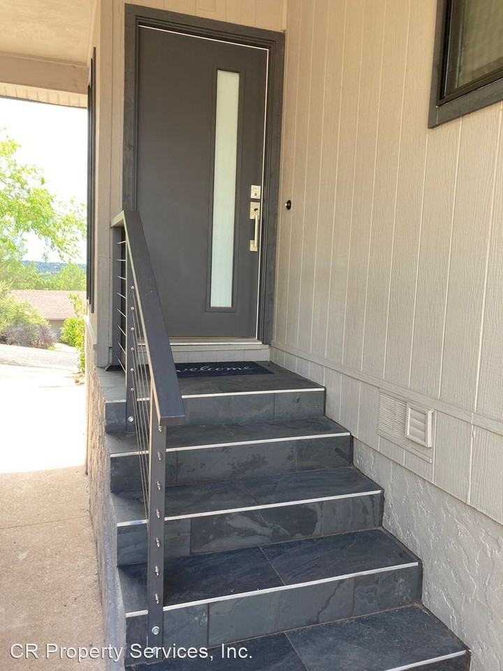 460 Panorama Blvd - Photo 3 of 32