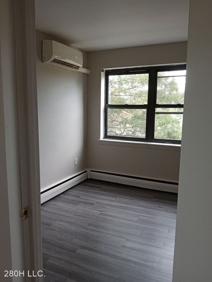 48 Evergreen Avenue - Photo 3 of 9