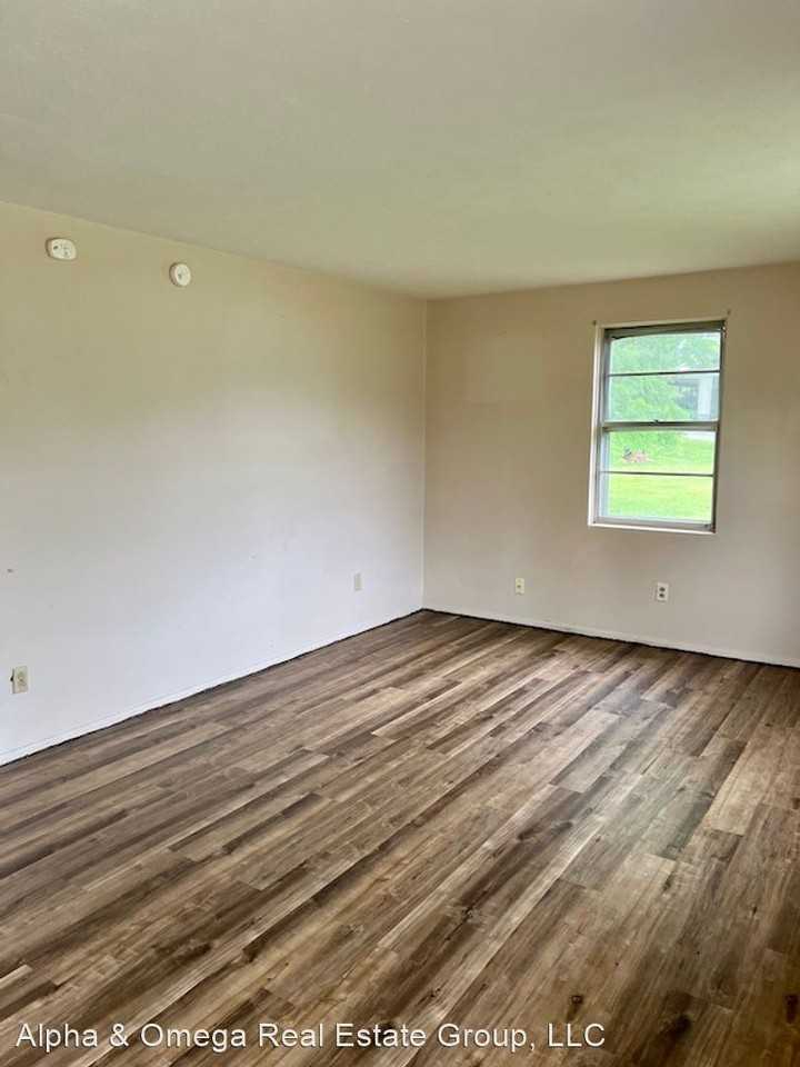 631-635 Spangler - Photo 2 of 6