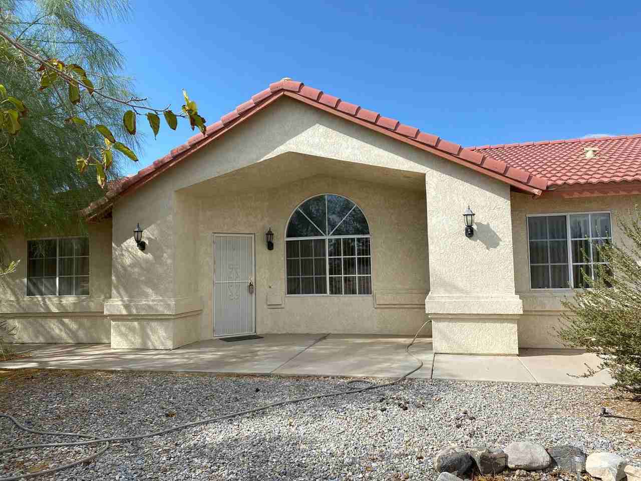 110 E Bluebird Ave - Photo 2 of 34