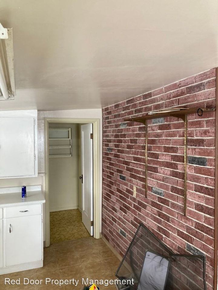 1910 Montana Ave - Photo 3 of 11