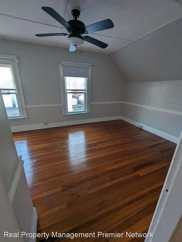 10-22 Quincy St - Photo 2 of 14