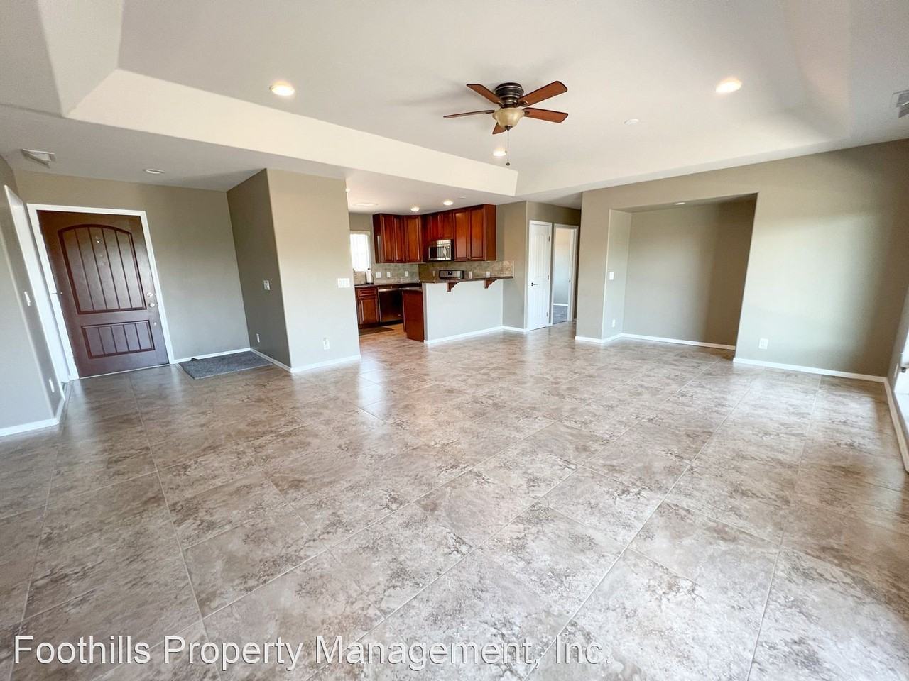 2282 S Eastern Dr - Photo 2 of 22