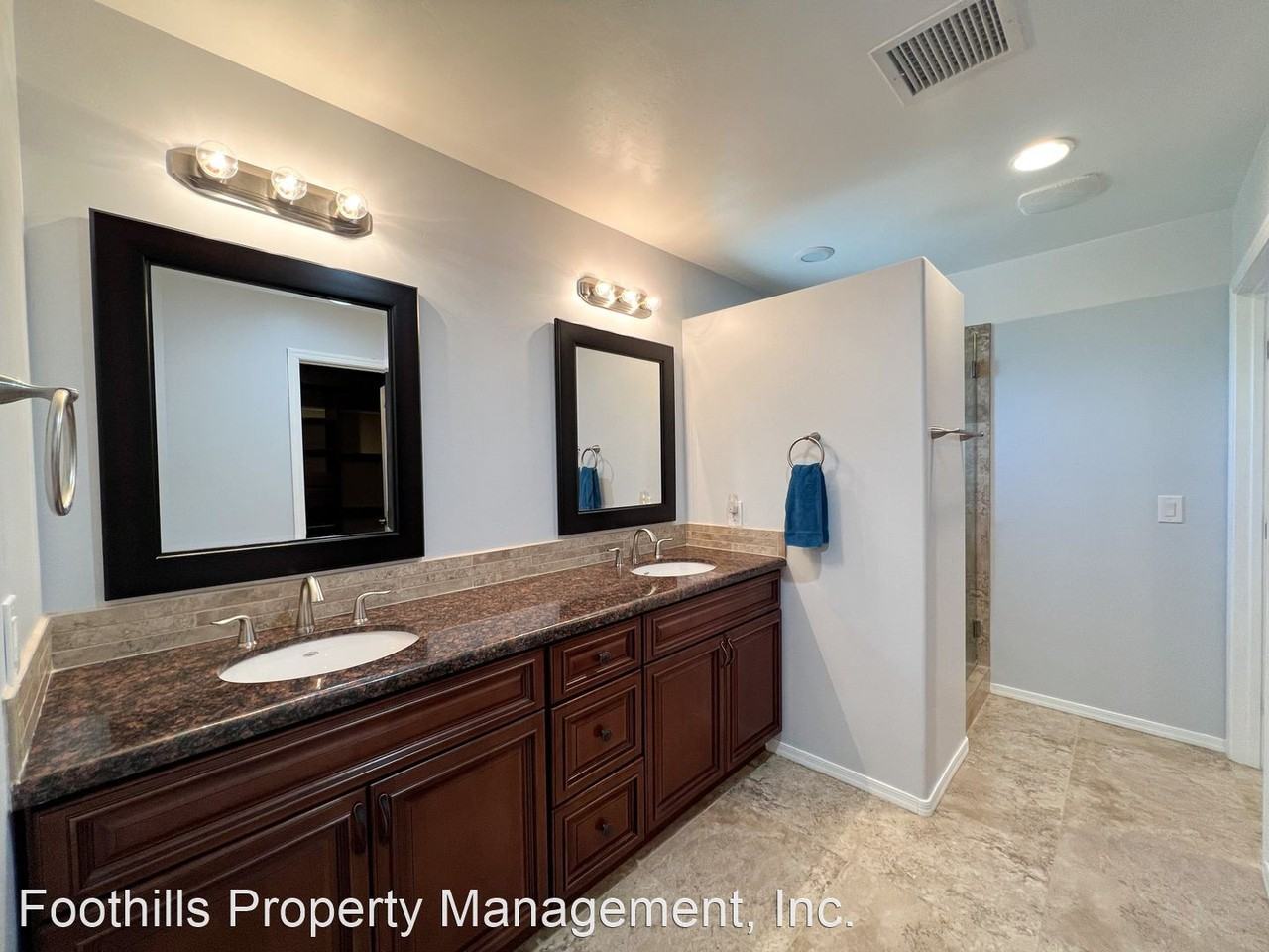 2282 S Eastern Dr - Photo 3 of 22