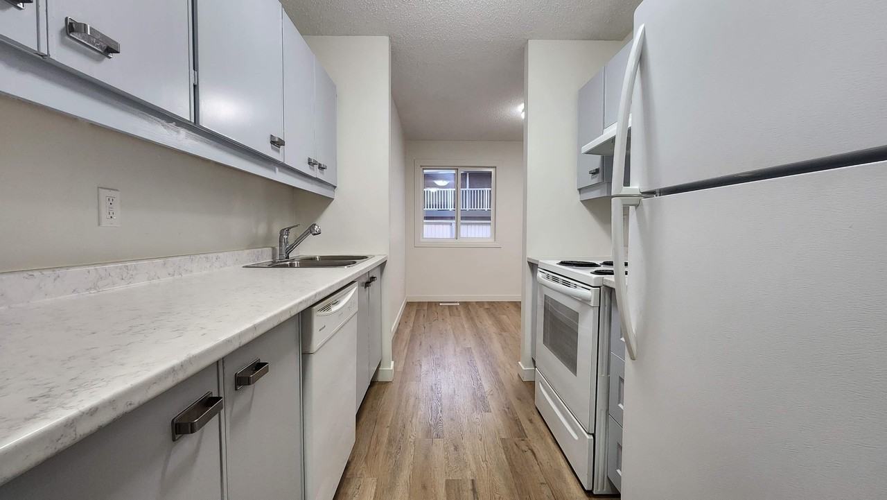 Pineridge Grove Estates Apartments 7 Poirier Ave, St. Albert, AB T8N