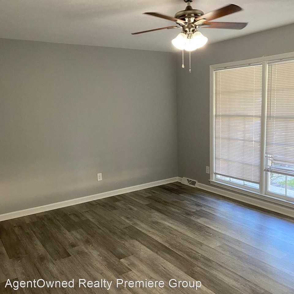 383 Oxford Rd - Photo 2 of 15