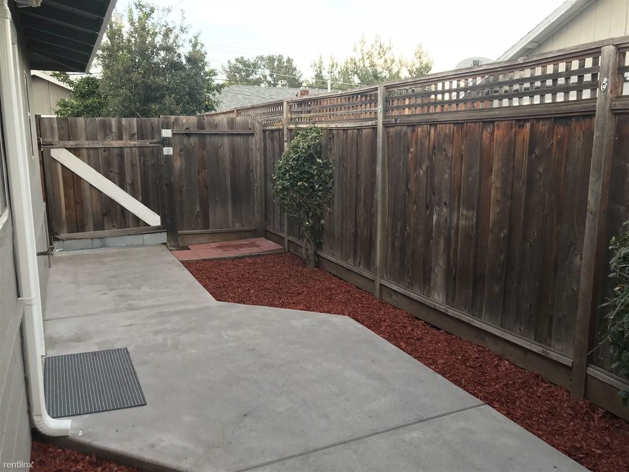 11841 Southwood Dr - Photo 2 of 12