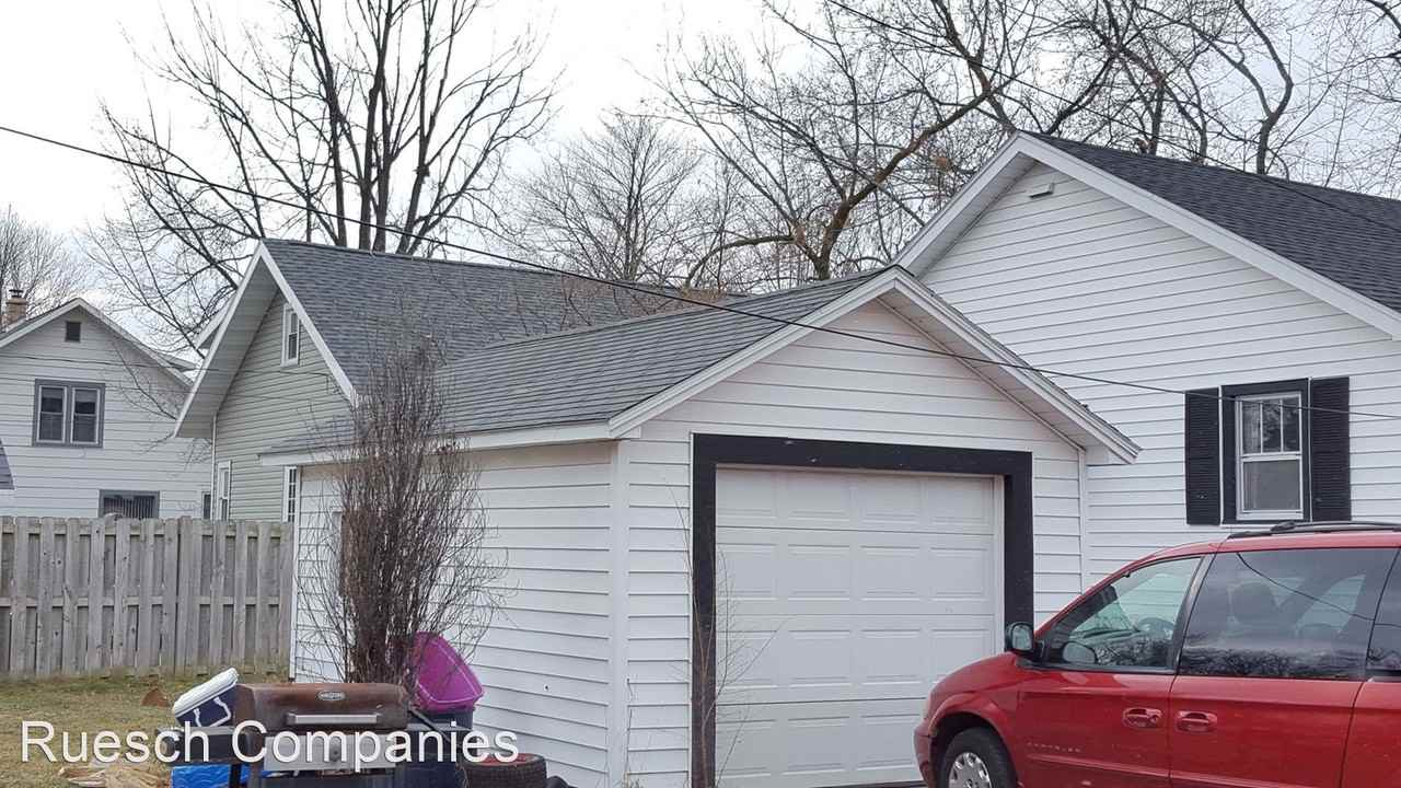 1011 9th St S - Photo 2 of 2