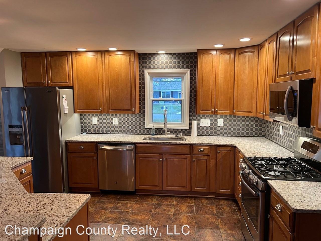 59 Glenbrook Ln - Photo 3 of 18