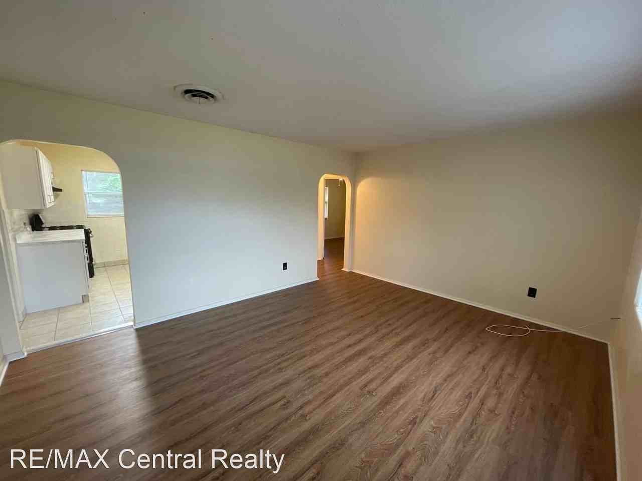 420 N Leavitt Ave - Photo 2 of 9