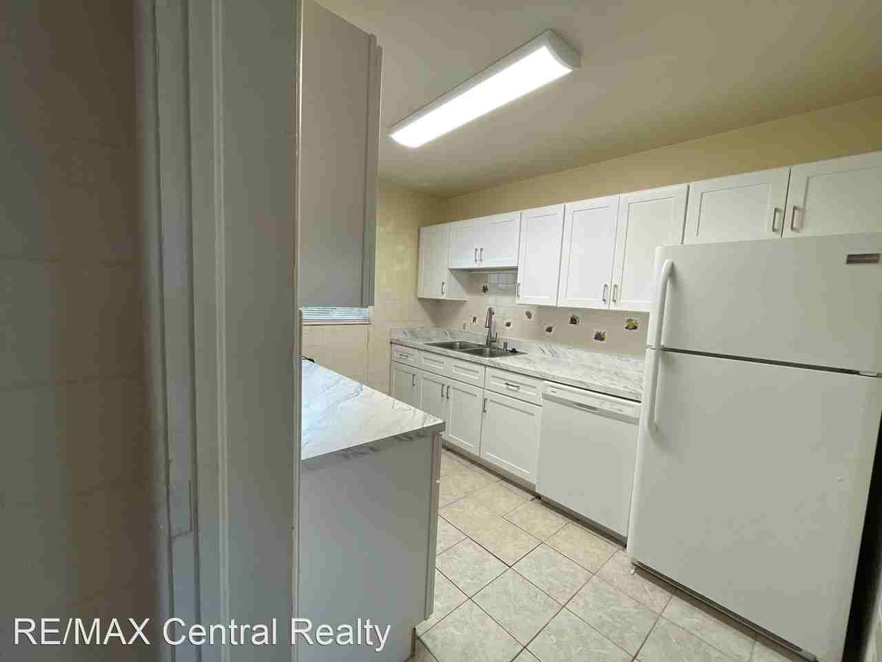 420 N Leavitt Ave - Photo 3 of 9