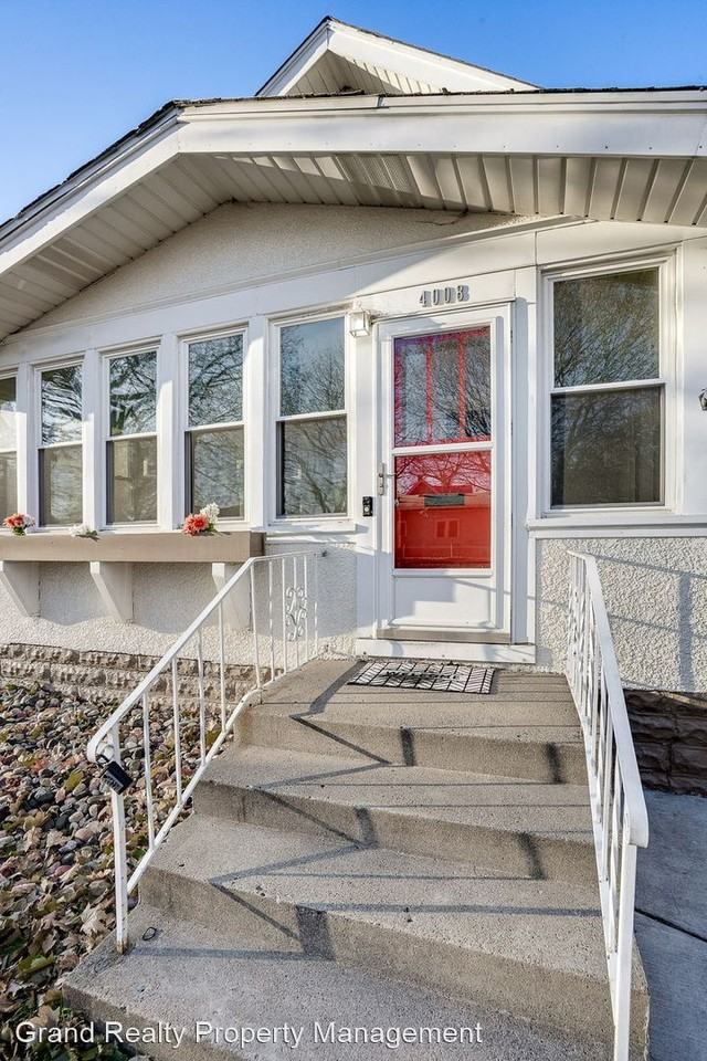 4008 Snelling Ave - Photo 2 of 48