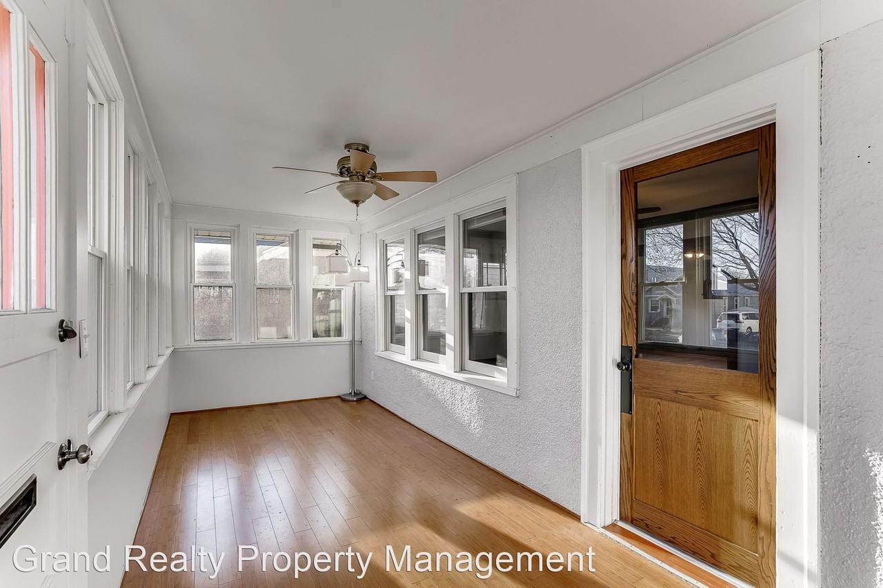 4008 Snelling Ave - Photo 3 of 48