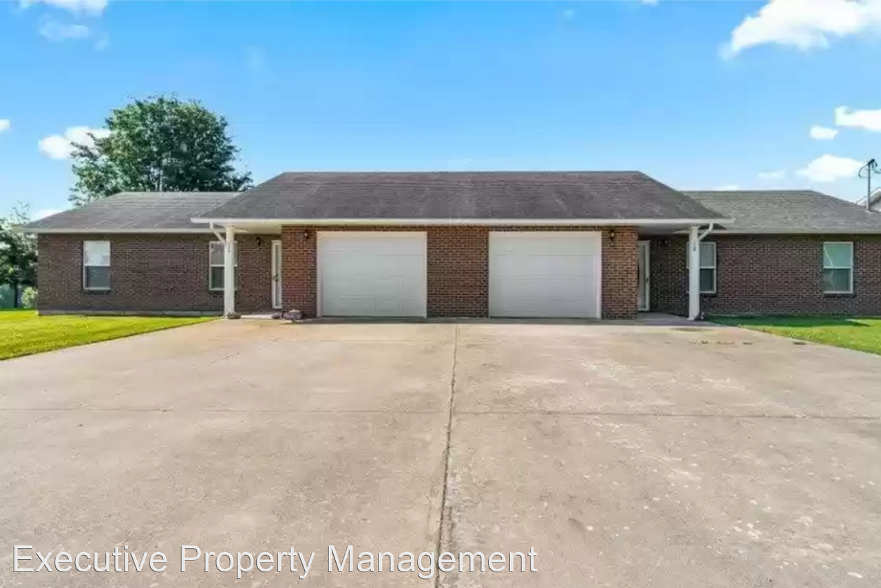 218/220 Comanche Lane - Photo 2 of 17