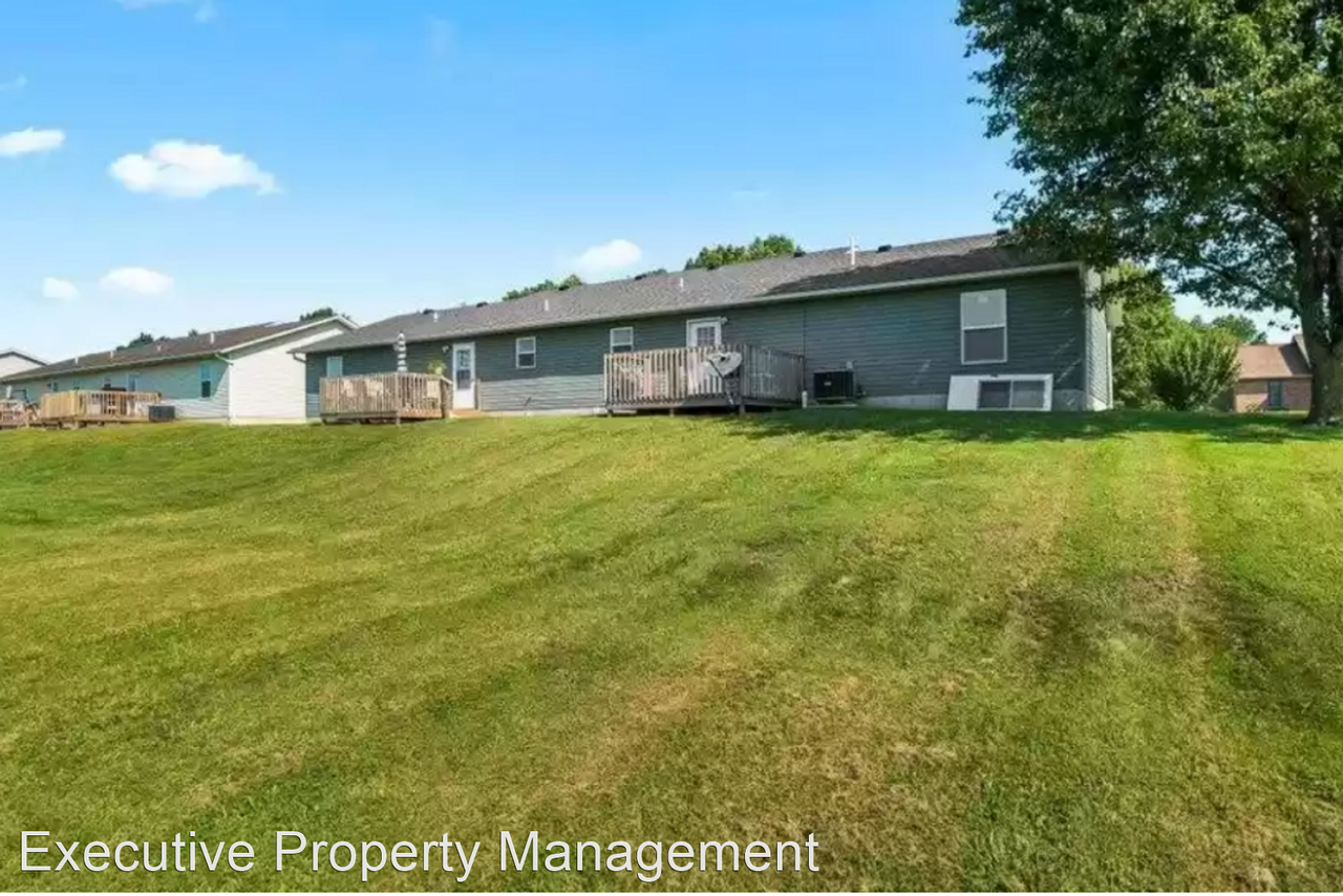 218/220 Comanche Lane - Photo 3 of 17