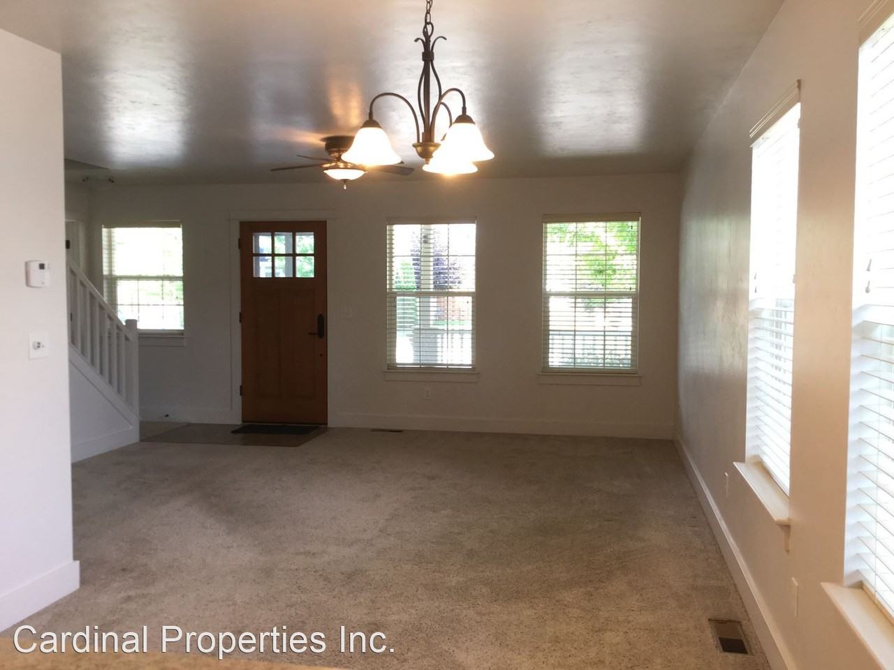 105 Bayberry Ln - Photo 2 of 12