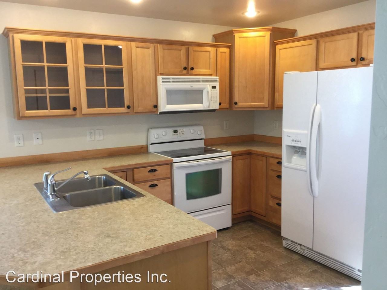 105 Bayberry Ln - Photo 3 of 12