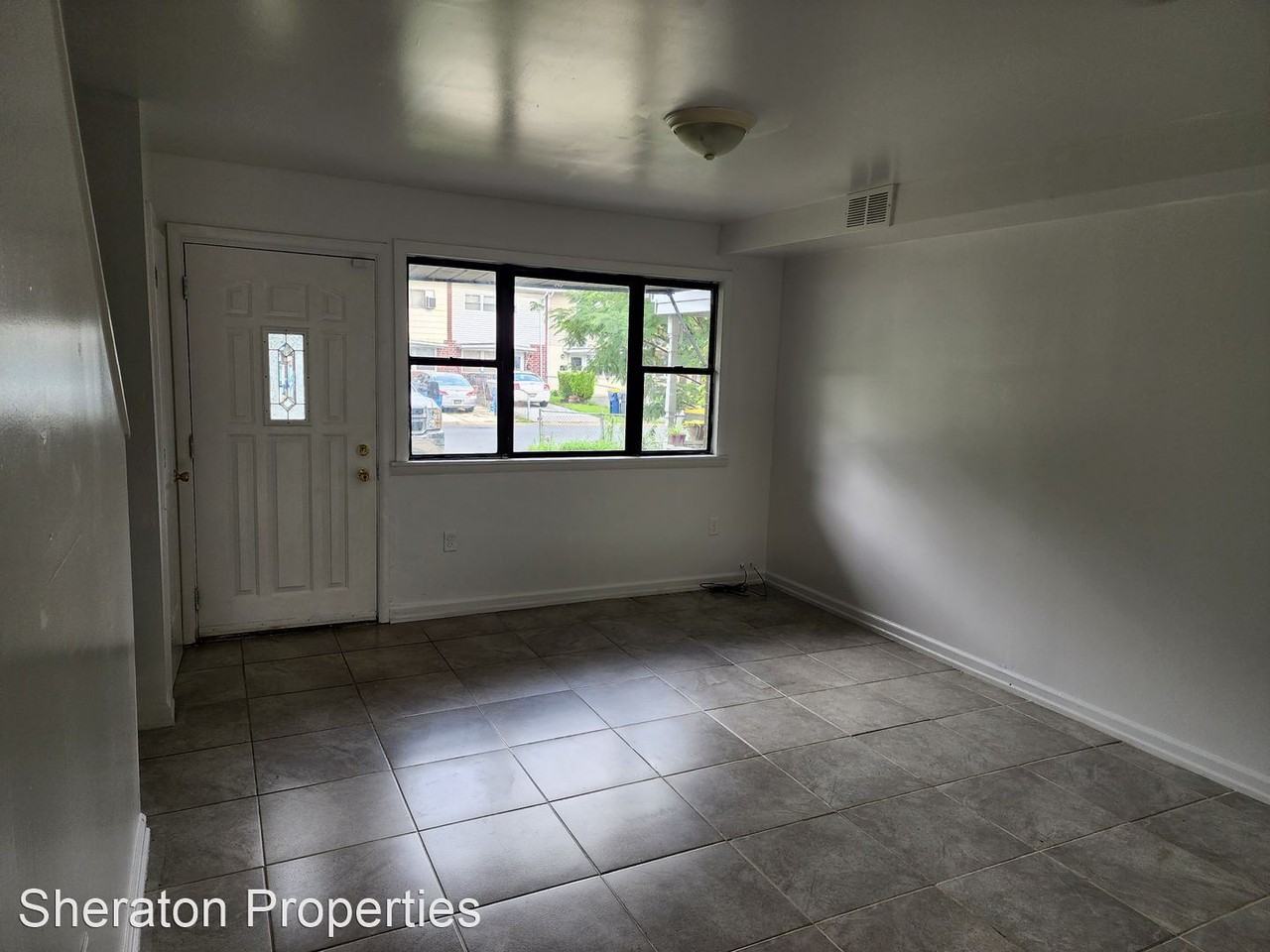 54 Thorn Ln - Photo 2 of 16