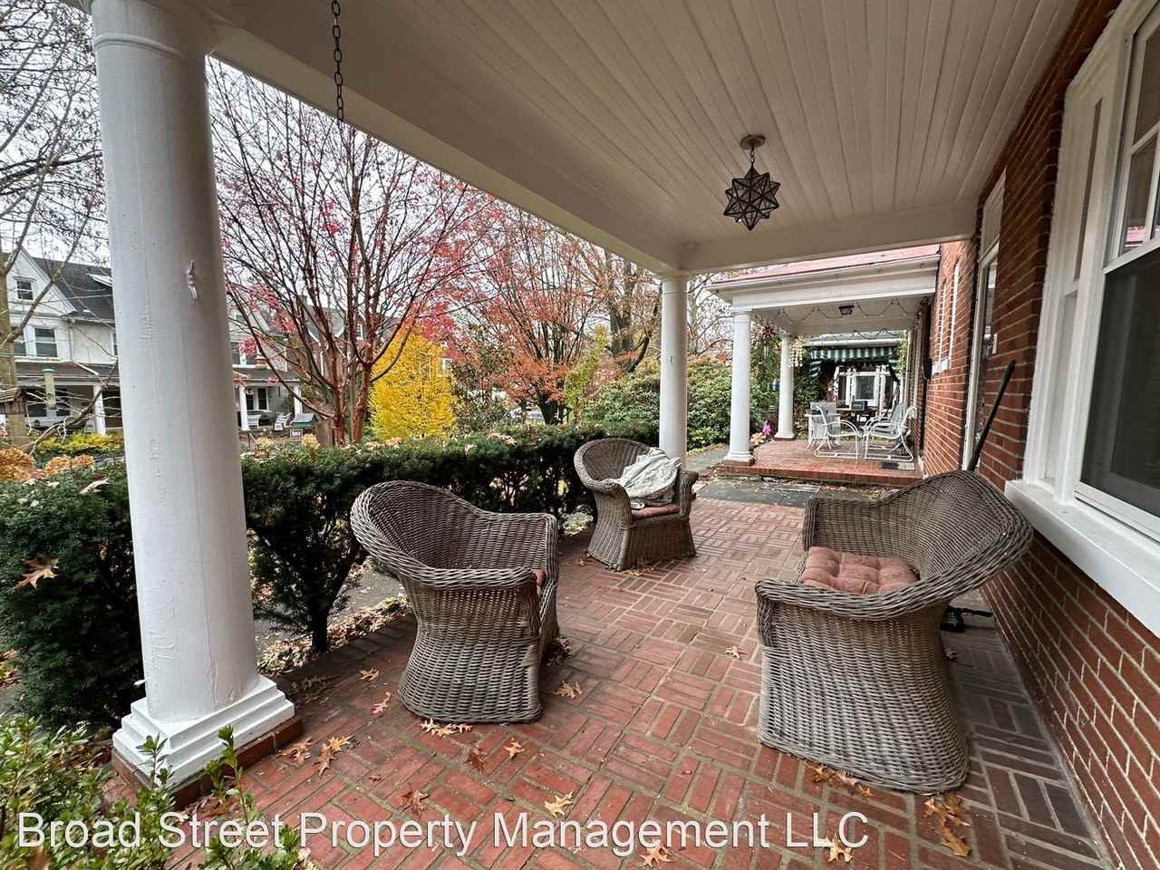 945 Virginia Ave - Photo 3 of 22