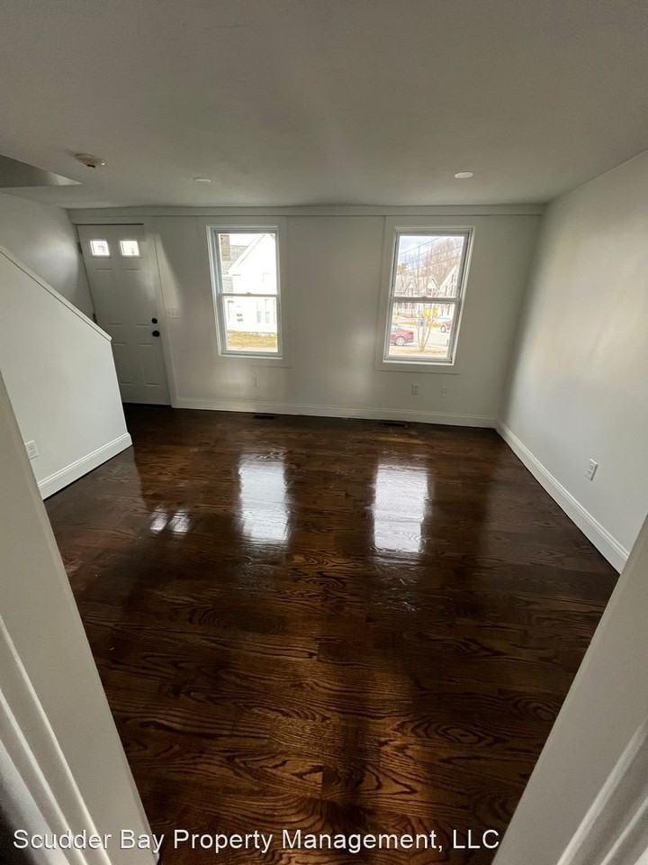 284 School Street - Photo 3 of 9