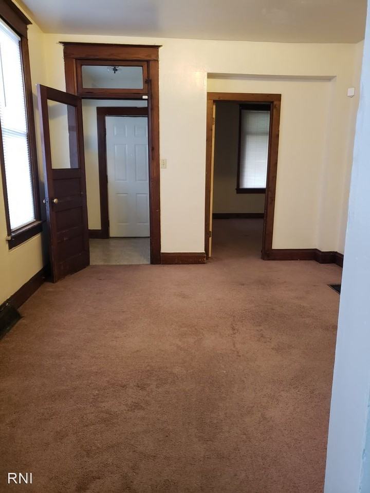 1307 Sherman Blvd - Photo 2 of 8
