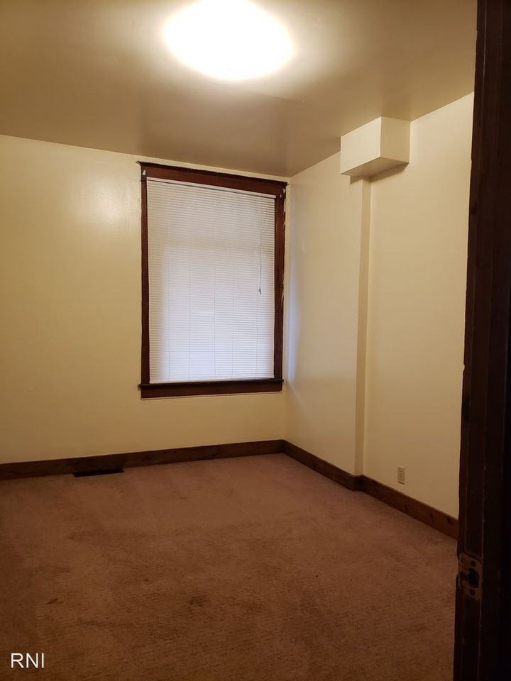 1307 Sherman Blvd - Photo 3 of 8