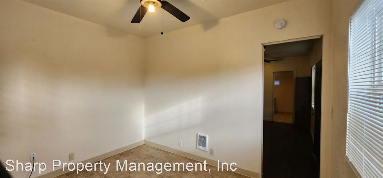 402 NW 5th Ave - Photo 2 of 5