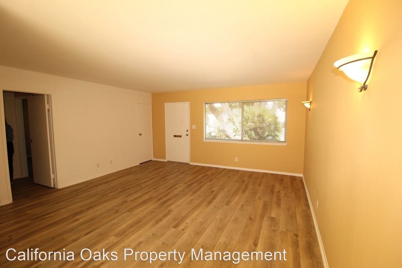 102 W. Summer Street - Photo 3 of 19