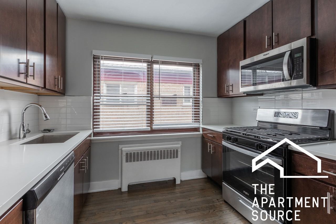 551 Sheridan Rd #C2 - Photo 3 of 18