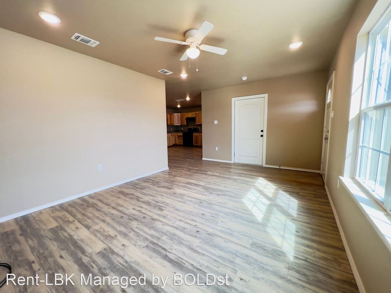 1304 E 15th St - Photo 2 of 11