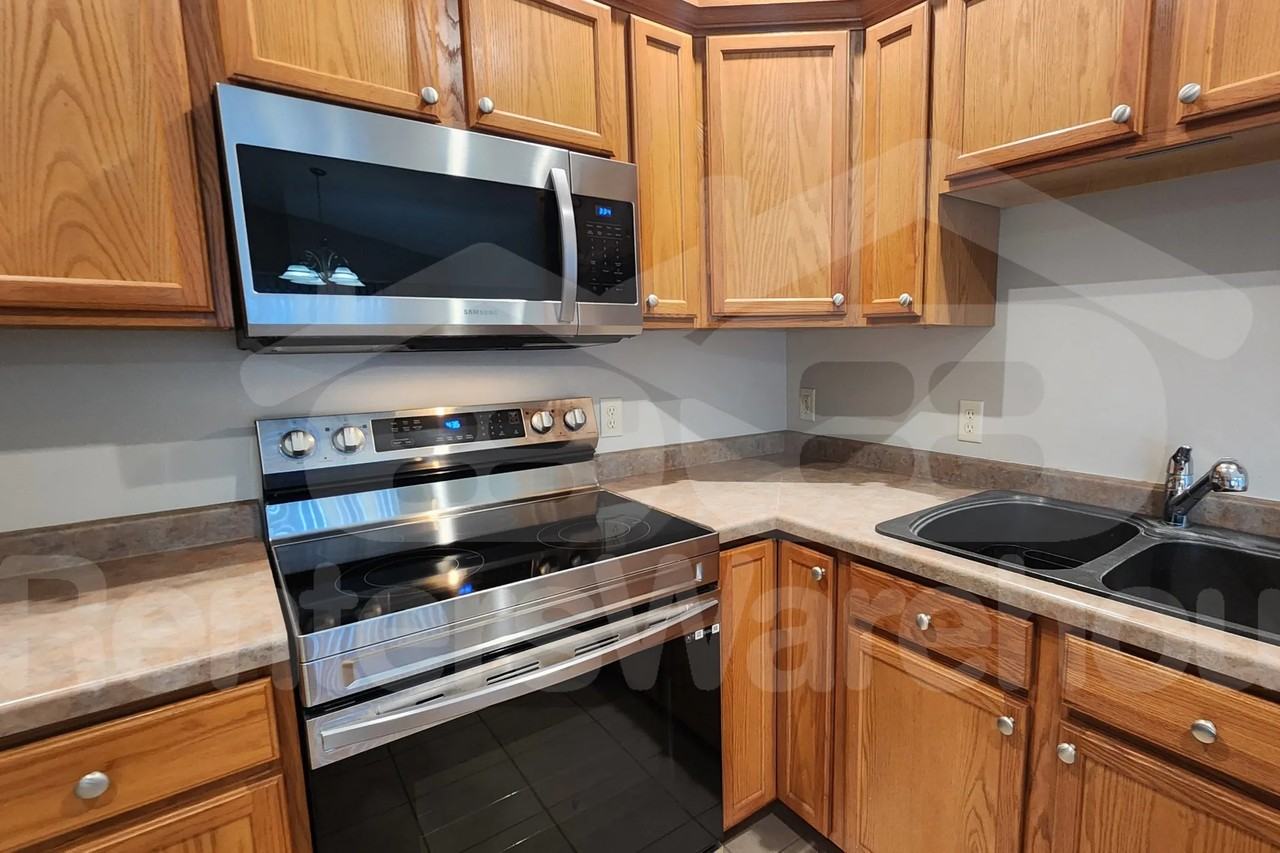 5275 175th St - Photo 2 of 34