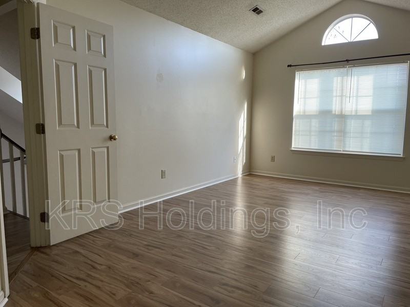 321 Westview Dr - Photo 3 of 36