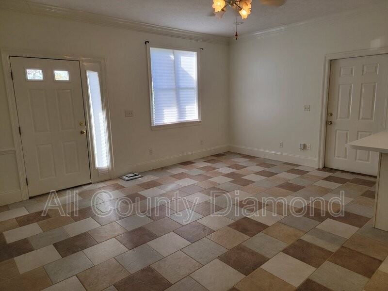 2617 Cypress St - Photo 4 of 9