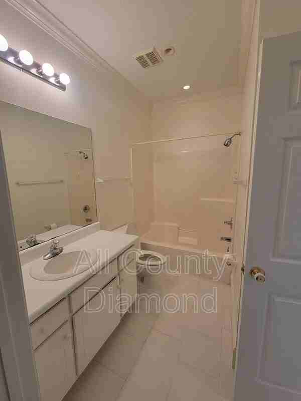 2617 Cypress St - Photo 7 of 9