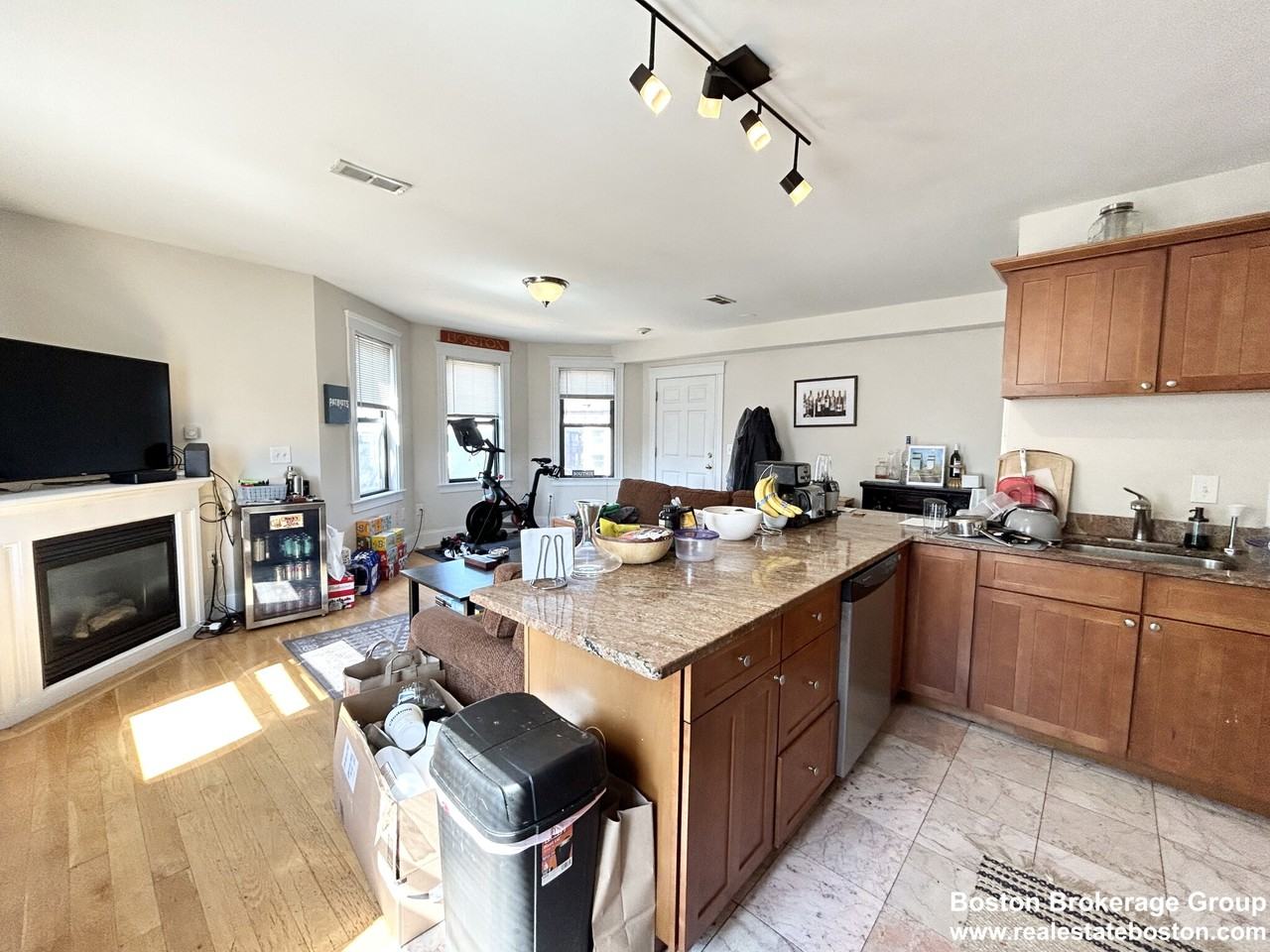 916 Dorchester Ave #3 - Photo 2 of 7