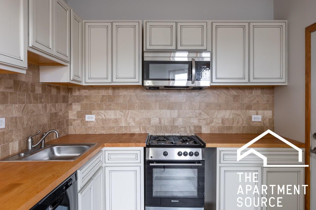 1316 W 18th St #3M - Photo 2 of 17