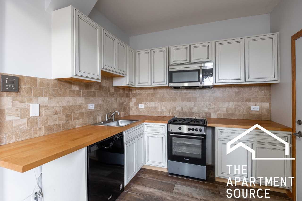 1316 W 18th St #3M - Photo 3 of 17