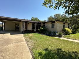 featured image of 301 La Cieba Dr