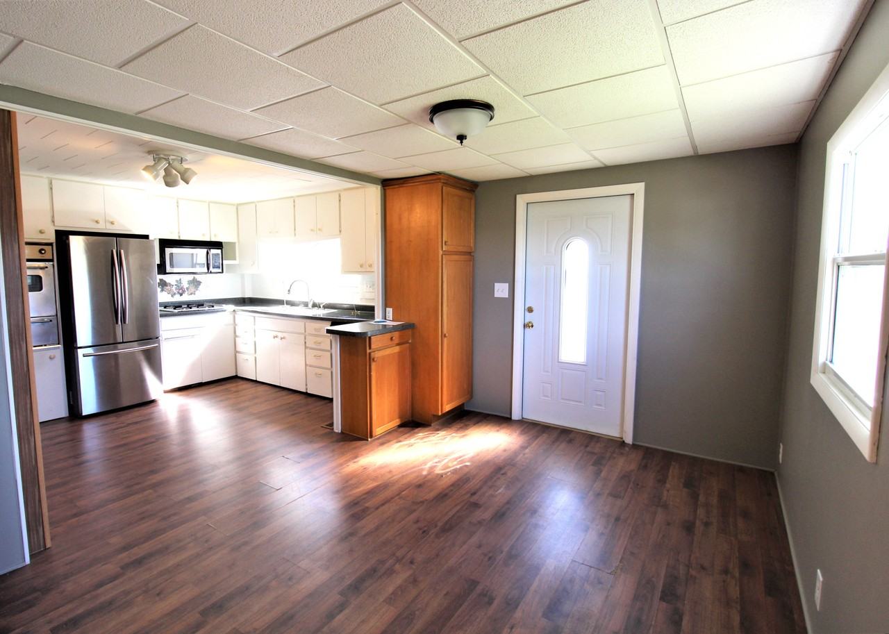 1753 Midlothian St - Photo 3 of 16